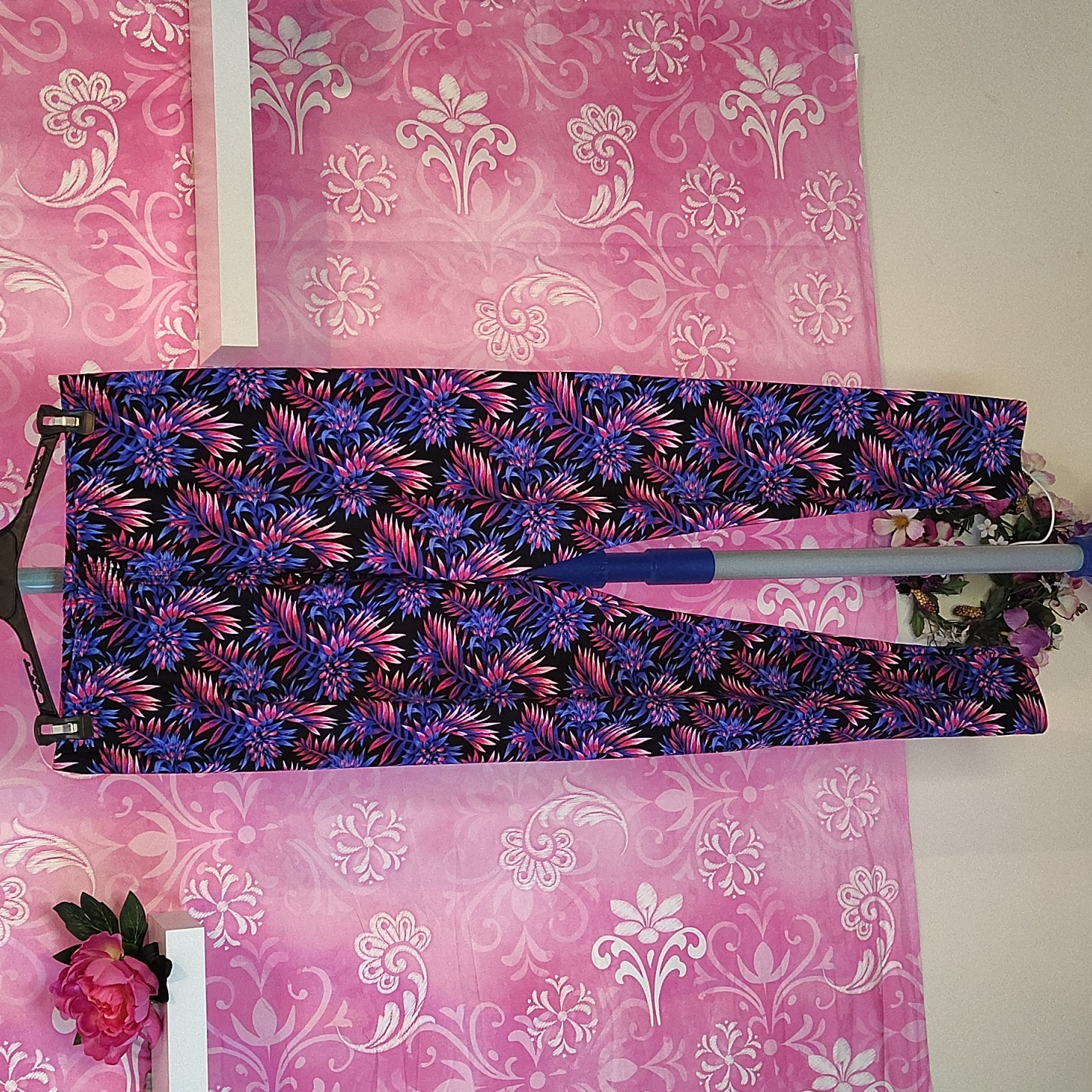 Eevee Leaf Pattern Leggings